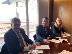 Assinatura dos contratos Arve Gravdal, Presidente Maiken Foods; Filipe Costa e Isabel Cardoso, Presidente e Vice-Presidente
