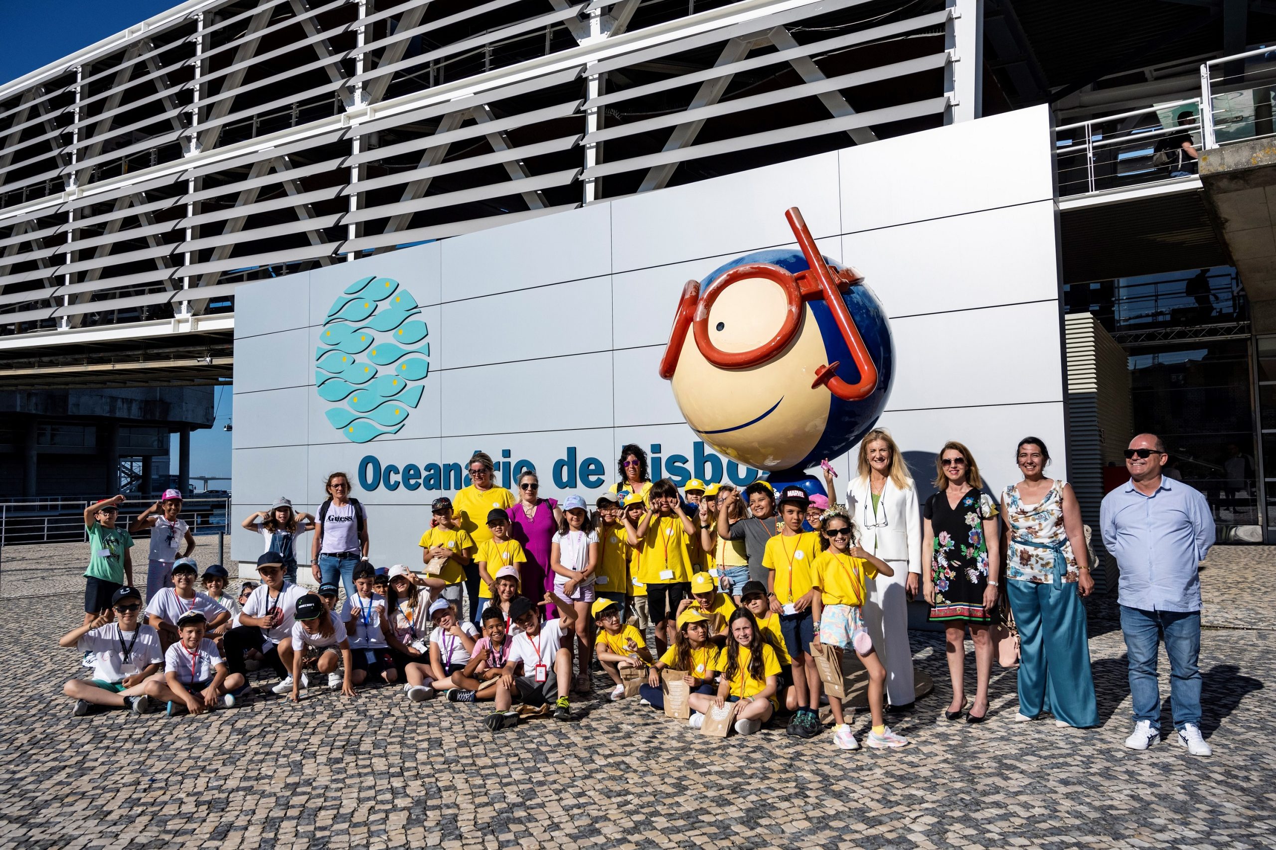 Visita dos alunos do ensino básico de sines ao Oceanário, apoiada pela aicep Global Parques