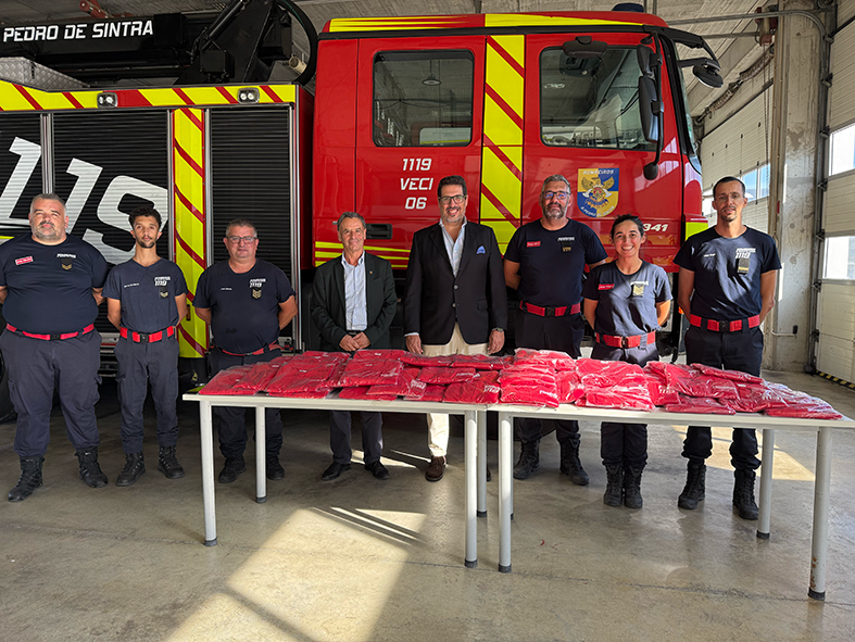 Entrega de material no âmbito da Responsabilidade Social aos Bombeiros de São Pedro de Sintra